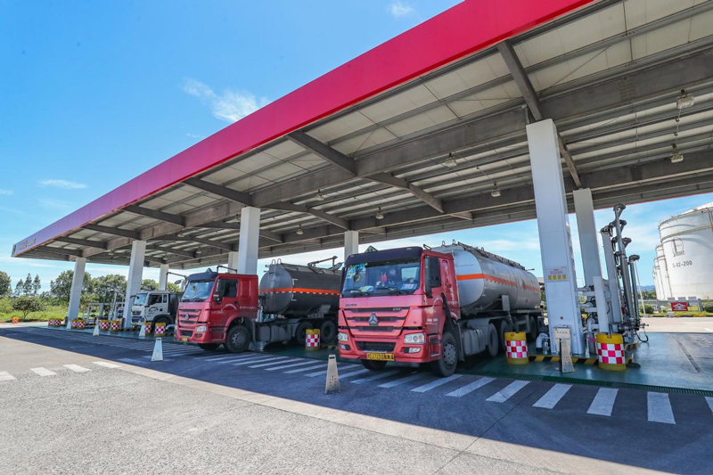 油罐車隊保障能源供應。中國石化浙江石油供圖